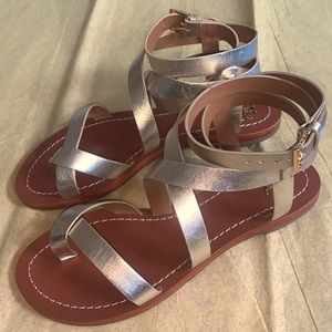 Tory Burch 5 1/2 NWOT
Patos Crisscross Flat Gladiator Sandal, Gold